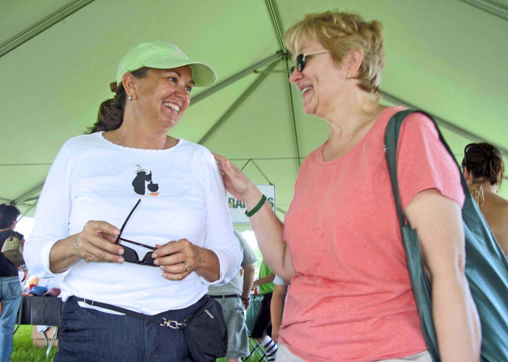 Vinceremos Harvest Fest (Left: Founder Ruth Menor and Right: Gemma Steele), Photo by Frances Goodman