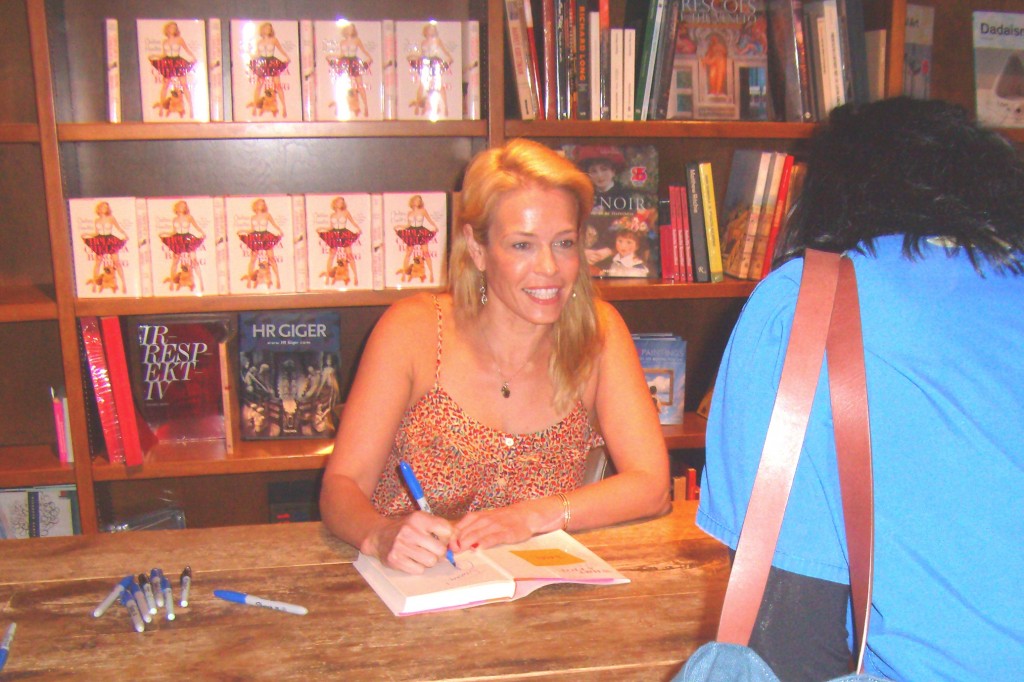 Chelsea Handler Signing Autographs in Coral Gables. Photo: Marla E. Schwartz