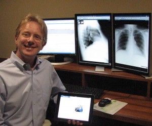 Dr. Eric Baumel with his app "Radiology Toolbox" - in the Reading Room at Independent Imaging