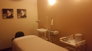 hand and stone facial room