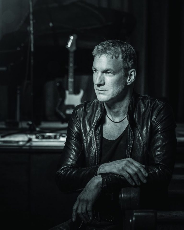 Eliot Lewis of Hall & Oates performs live at Boston’s on the Beach