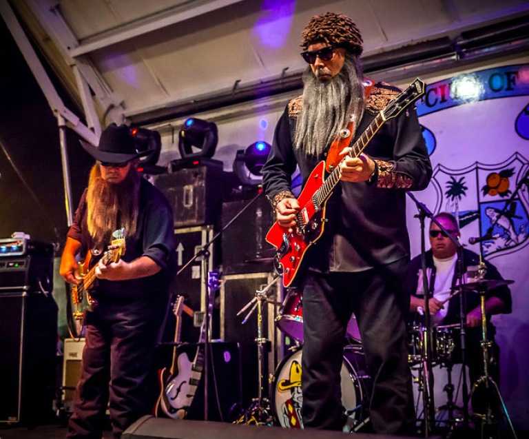 Sunday on the Waterfront: Trezz Hombres (Tribute to ZZ Top)