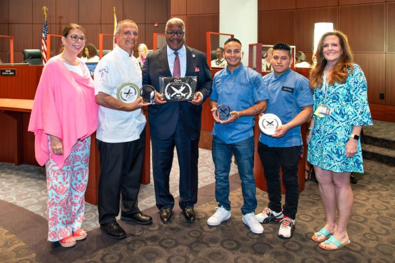 City of West Palm Beach Presents Award to GreenMarket Master Chef Showcase Winner