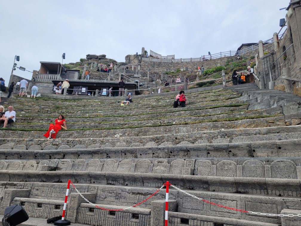 ENGLAND’S MINACK THEATRE: CARVED INTO A CLIFFSIDE